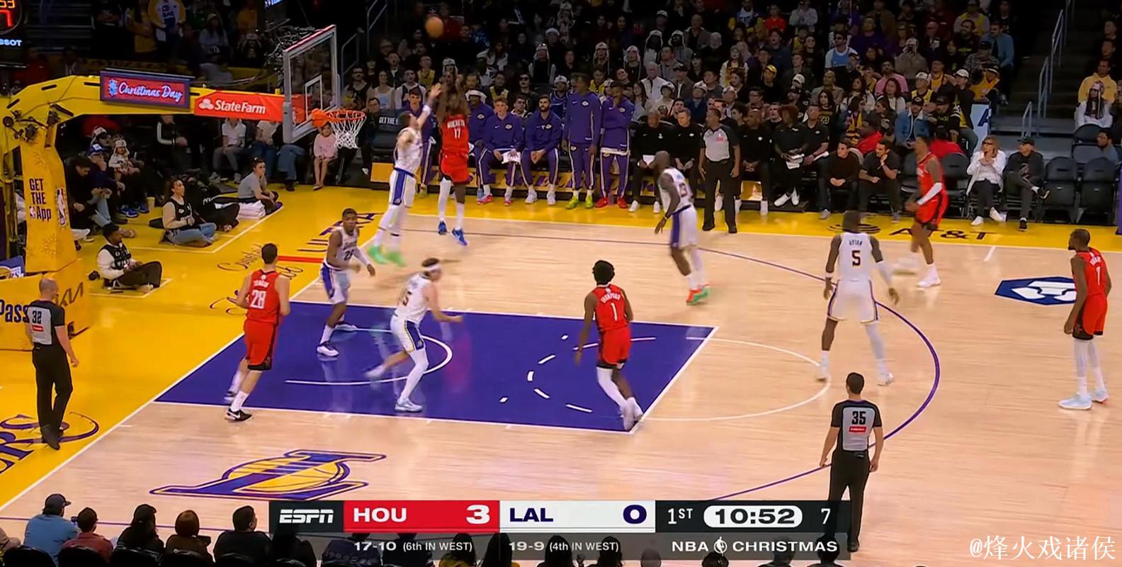 湖人攻防低迷失误不断,雷迪克怒斥火箭全场压制 湖人攻防低迷失误不断,雷迪克怒斥火箭全场压制