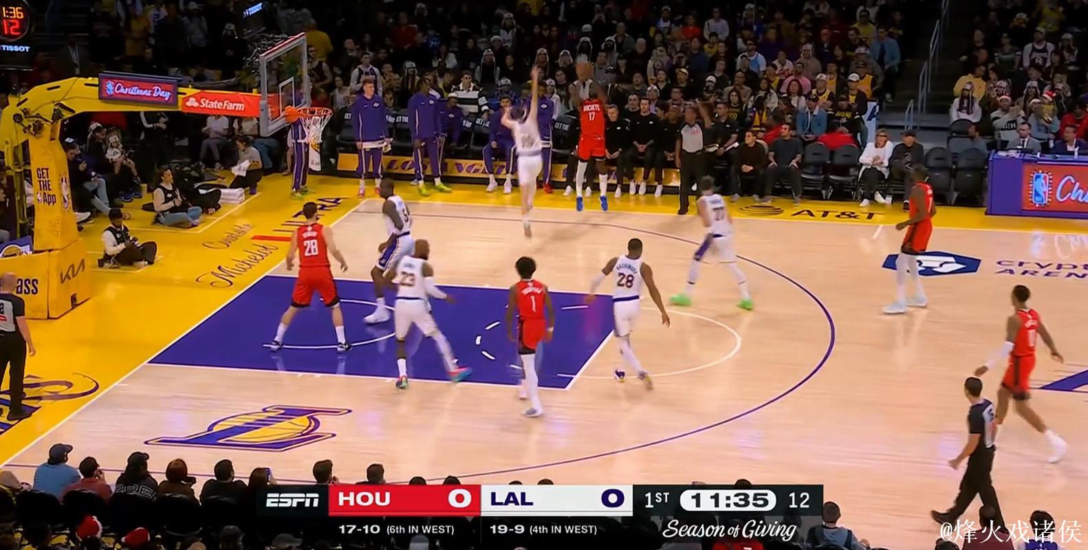 湖人攻防低迷失误不断,雷迪克怒斥火箭全场压制 湖人攻防低迷失误不断,雷迪克怒斥火箭全场压制